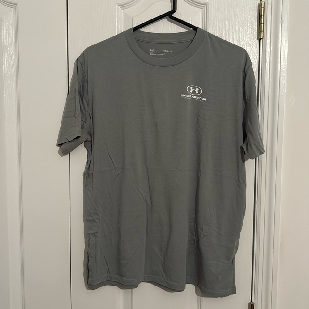 Under Armour Women's Oversized Graphic Short-Sleeve T-Shirt

Good condition!